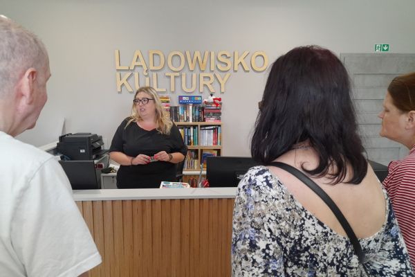 Pani z biblioteki.