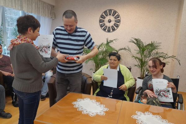 Wręczenie nagród zwycięzcom quizu Jaka to melodia.