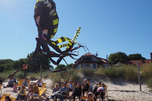 Jeden z latawców podczas Festiwalu latawców w Ustce w kształcie ośmiornicy.