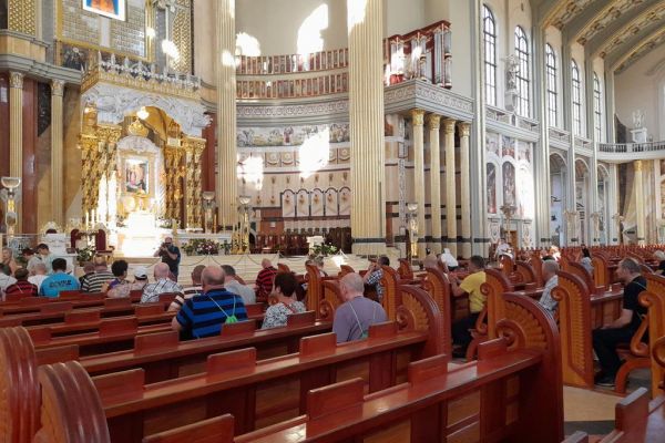 Mieszkańcy w Sanktuarium w Licheniu.