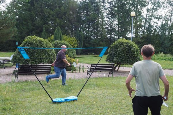 Mieszkańcy grają w babingtona.