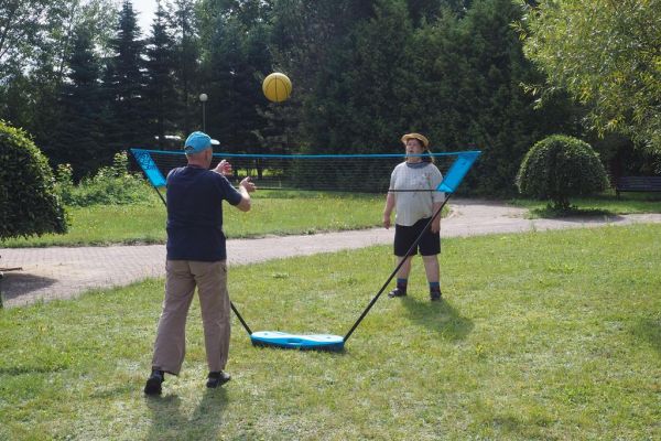 Mieszkańcy grają w babingtona.