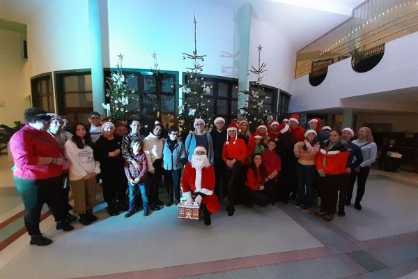 Zdjęcie grupowe wolontariuszy z Fundacji Subventum.