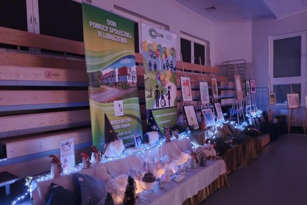 Wystawa prac mieszkańców.