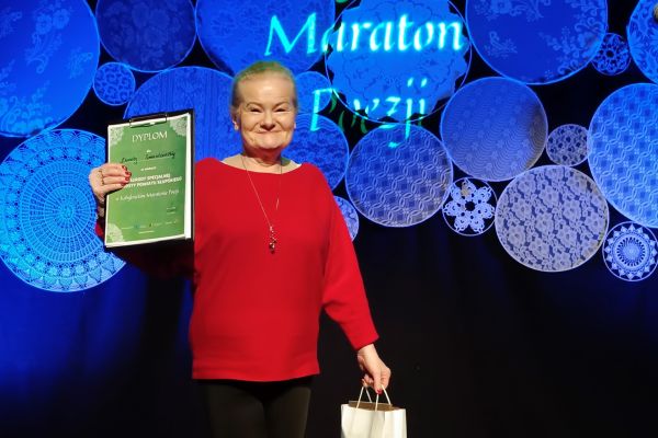 Mieszkanka Pani Dorota na scenie w Kobylnicy.