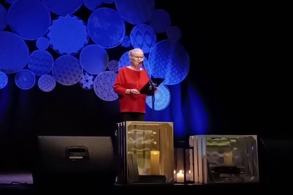 Mieszkanka Pani Dorota na scenie w Kobylnicy.