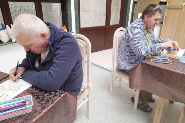 Mieszkańcy rysują.