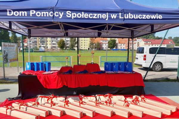 Przygotowane nagrody i puchary.