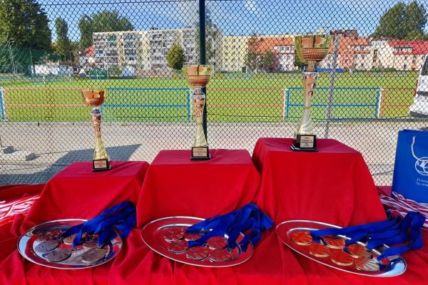Pychary i medale.