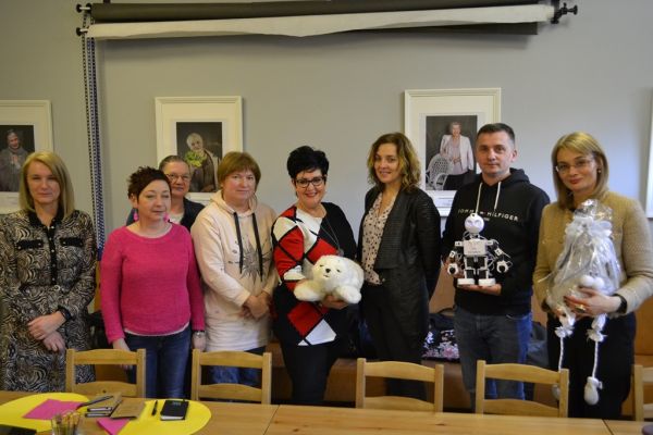 Zbiorowe wspólne zdjęcie ze szkolenia pracowników.