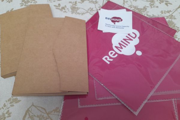 Materiały dydaktyczne na stole.