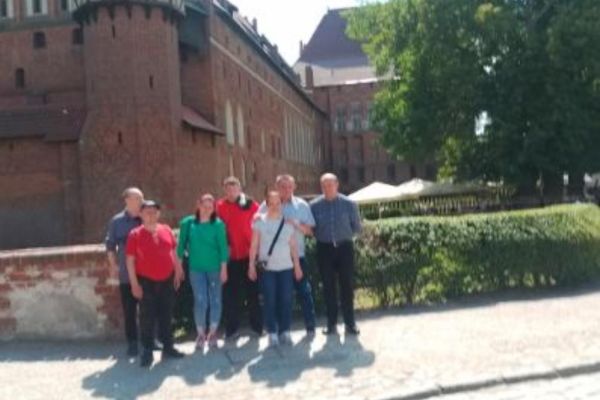 GGrupka mieszkańców w mieście Tczew.