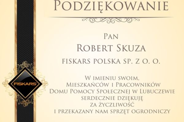 Zdjęcie podziękowania dla firmy za otrzymane narzędzia ogrodowe.