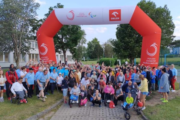 Zbiorowe zdjęcie wszystkich uczestników zawodów.