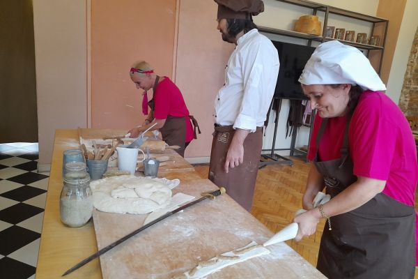 Dwie mieszkanki na warsztatach w Rogalowym Muzeum w Poznaniu.