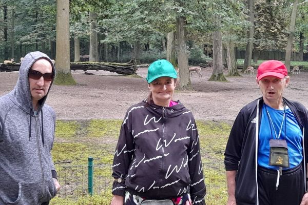 troje mieszkańców w zoo w Poznaniu.