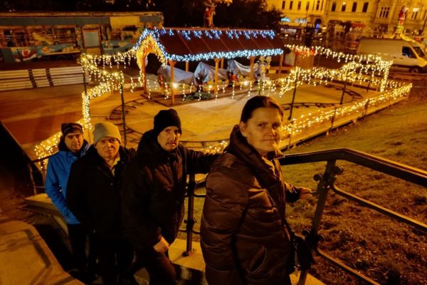 Mieszkańcy na starówce w Bydgoszczy.