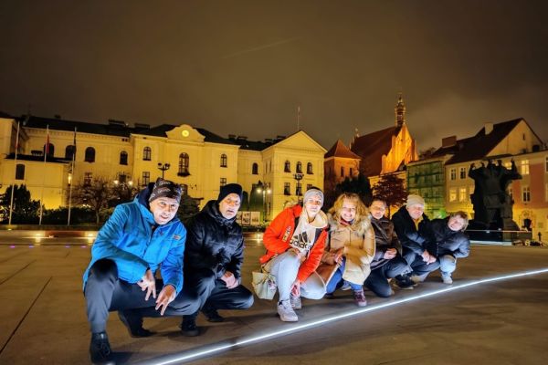 Mieszkańcy na starówce w Bydgoszczy.