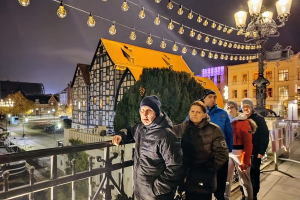 Mieszkańcy na starówce w Bydgoszczy.