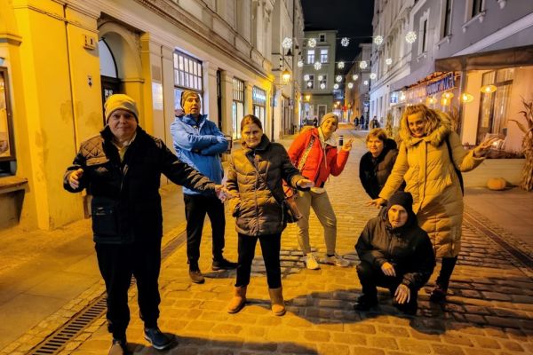 Mieszkańcy na starówce w Bydgoszczy.