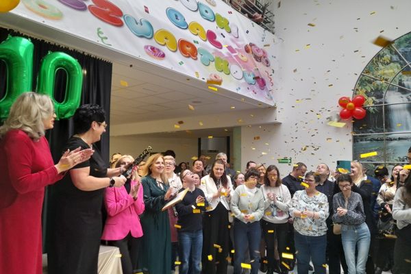 Pani Dyrektor rozpoczyna bal.