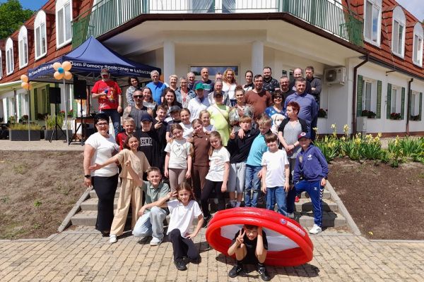 Wspólne zdjęcie z pikniku uczestników.