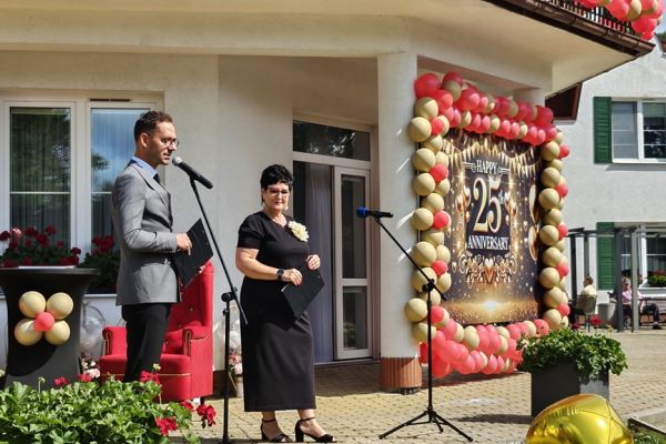 Pani Dyrektor wraz z prowadzącym.