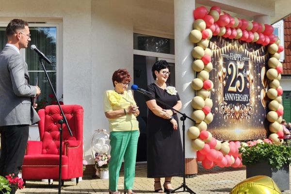 Pani Dyrektor i była Dyrektor.