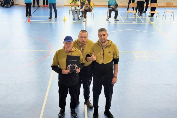 Troje mieszkańców z medalami.